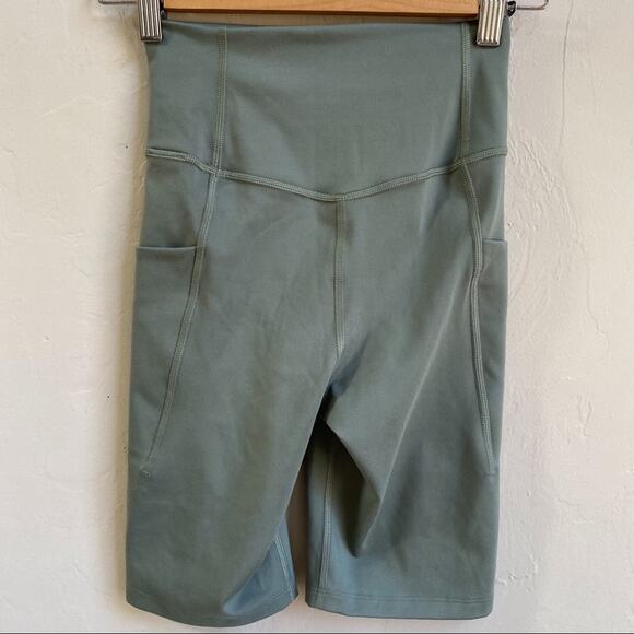 NWT The North Face Motivation Agave Green Shorts - Picture 3 of 6